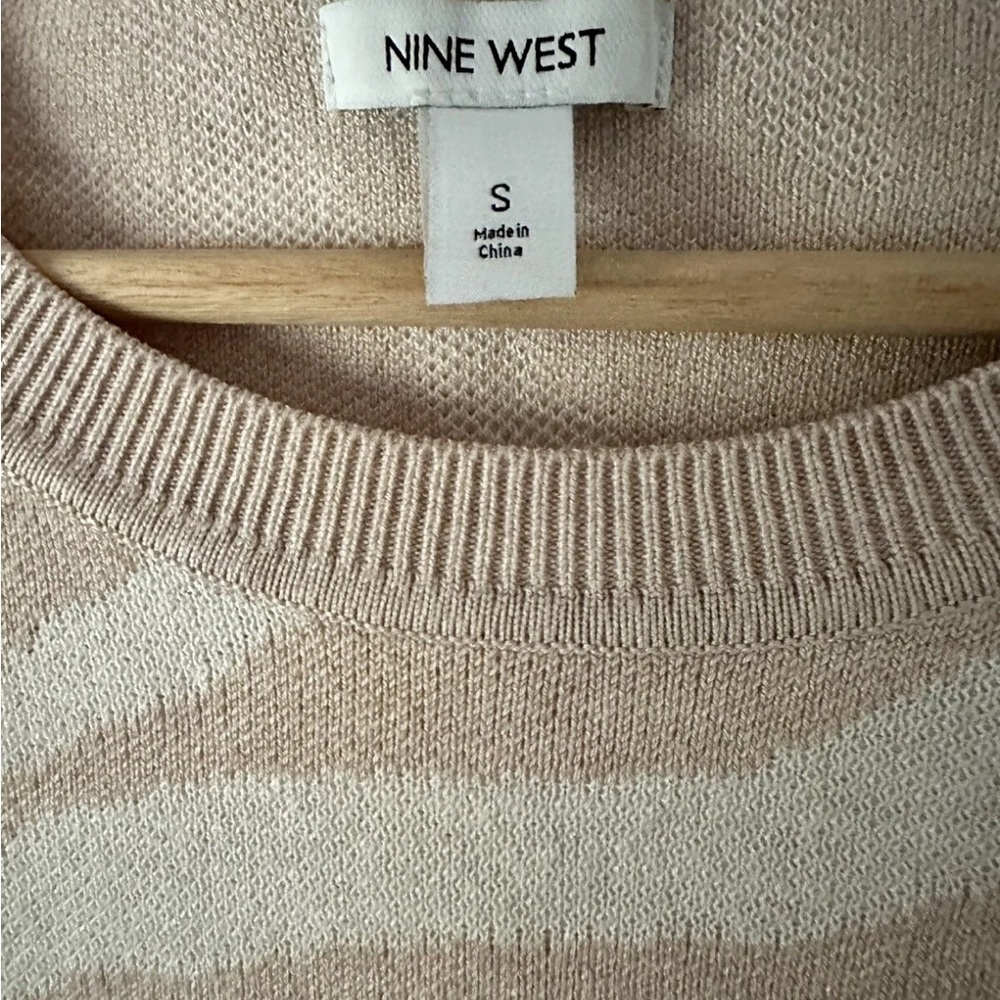 Nine West Lightweight Sweater in Beige and Cream Animal Print Women’s Small - Picture 2 of 2